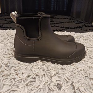 NWOT BLACK UGG RAIN BOOTIES